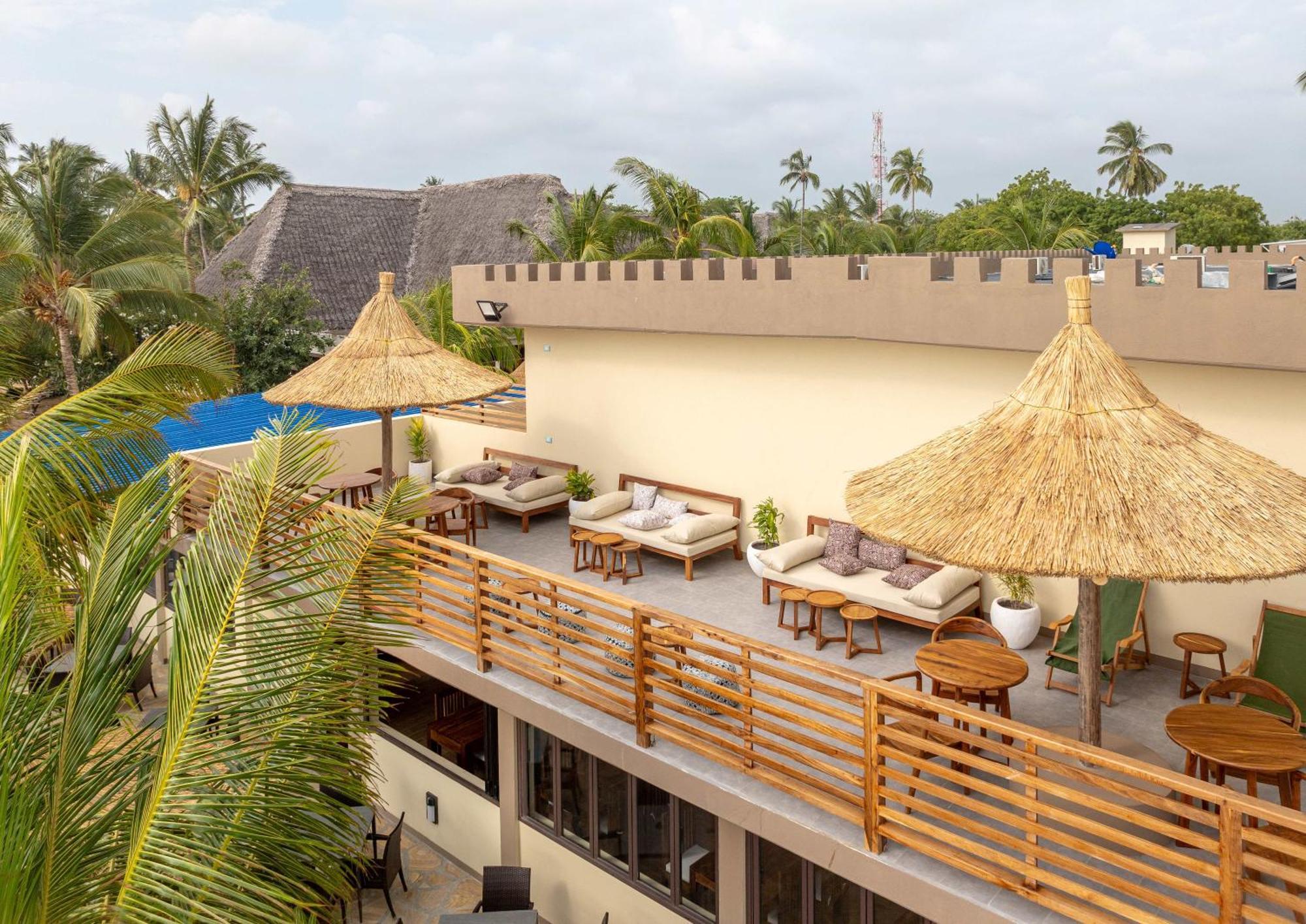Black Stone Hotel 4*